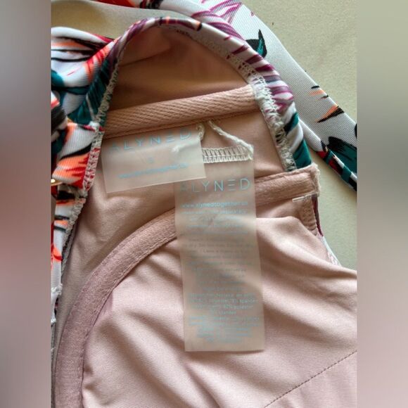 New Alyned Together floral Hawaiian printed underwire bikini top - Picture 3 of 4